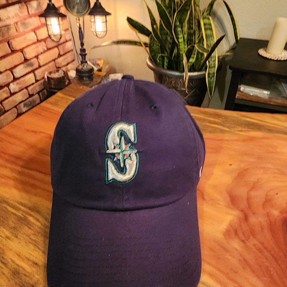 Seattle Mariners Navy Blue Baseball Cap with Logo